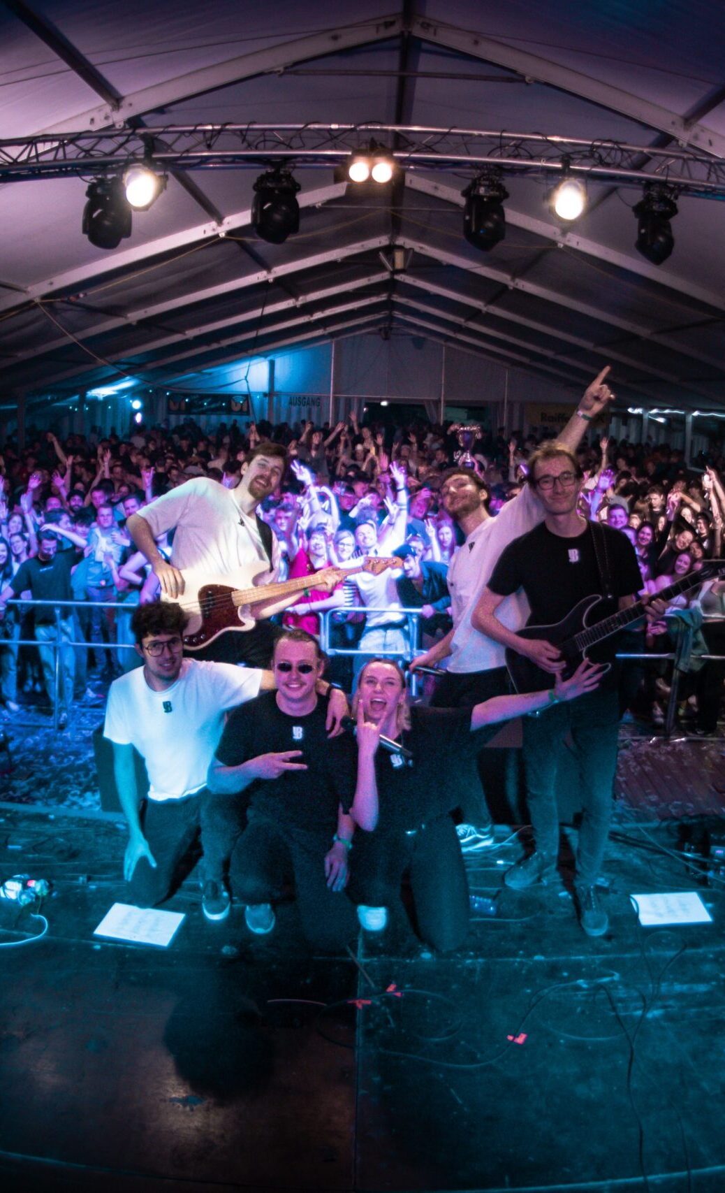 Partyband, Party, Tirol, Zeltfest, Band, Feier, Fest, Musik, Coverband, Liveband, Eventband, Stimmung, Tanzmusik, Maturaball, Österreich, Hochzeit, Livemusik, Konzert, Auftritt, Bühnenmusik, Abendveranstaltung, Stimmungsmacher, Hits, Charts, Rock, Pop, Unterhaltung, Musikshow, Open Air, DJ-Ersatz, Bierzelt